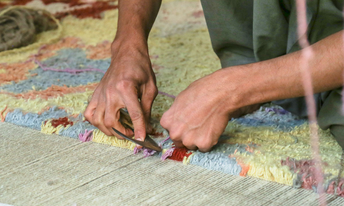 Making a perfect hand-knotted rug