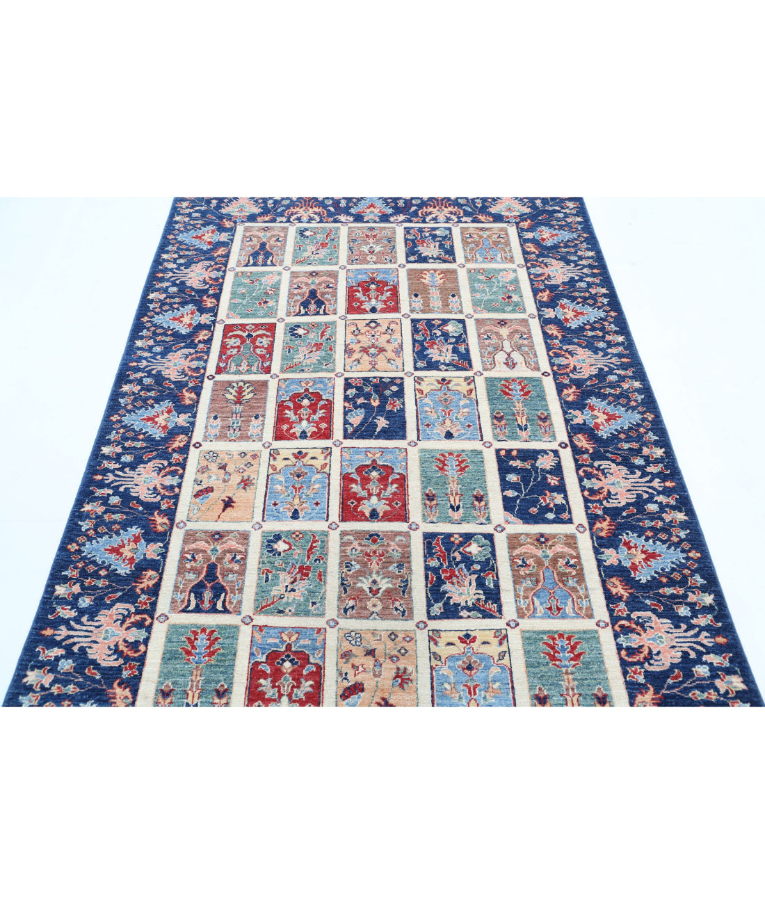 Hand Knotted Bakhtiari Wool Rug - 4'9'' x 6'8'' 4'9'' x 6'8'' (143 X 200) / Ivory / Blue