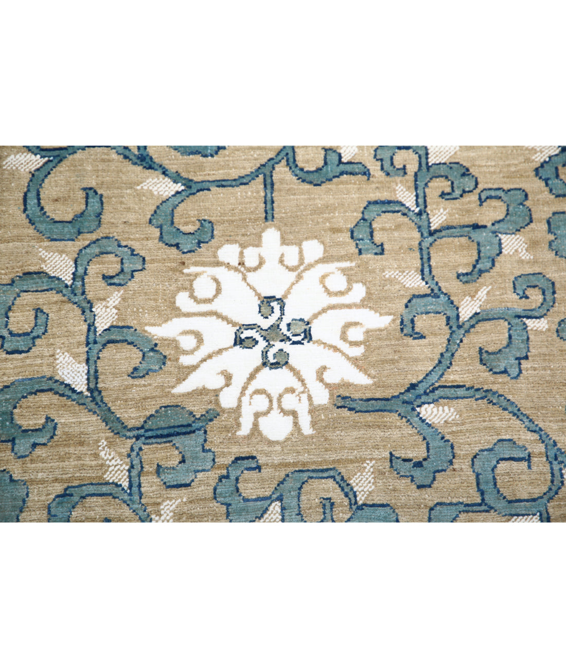 Hand Knotted Fine Artemix Wool & Silk Rug - 8'0'' x 9'5'' 8'0'' x 9'5'' (240 X 283) / Green / White