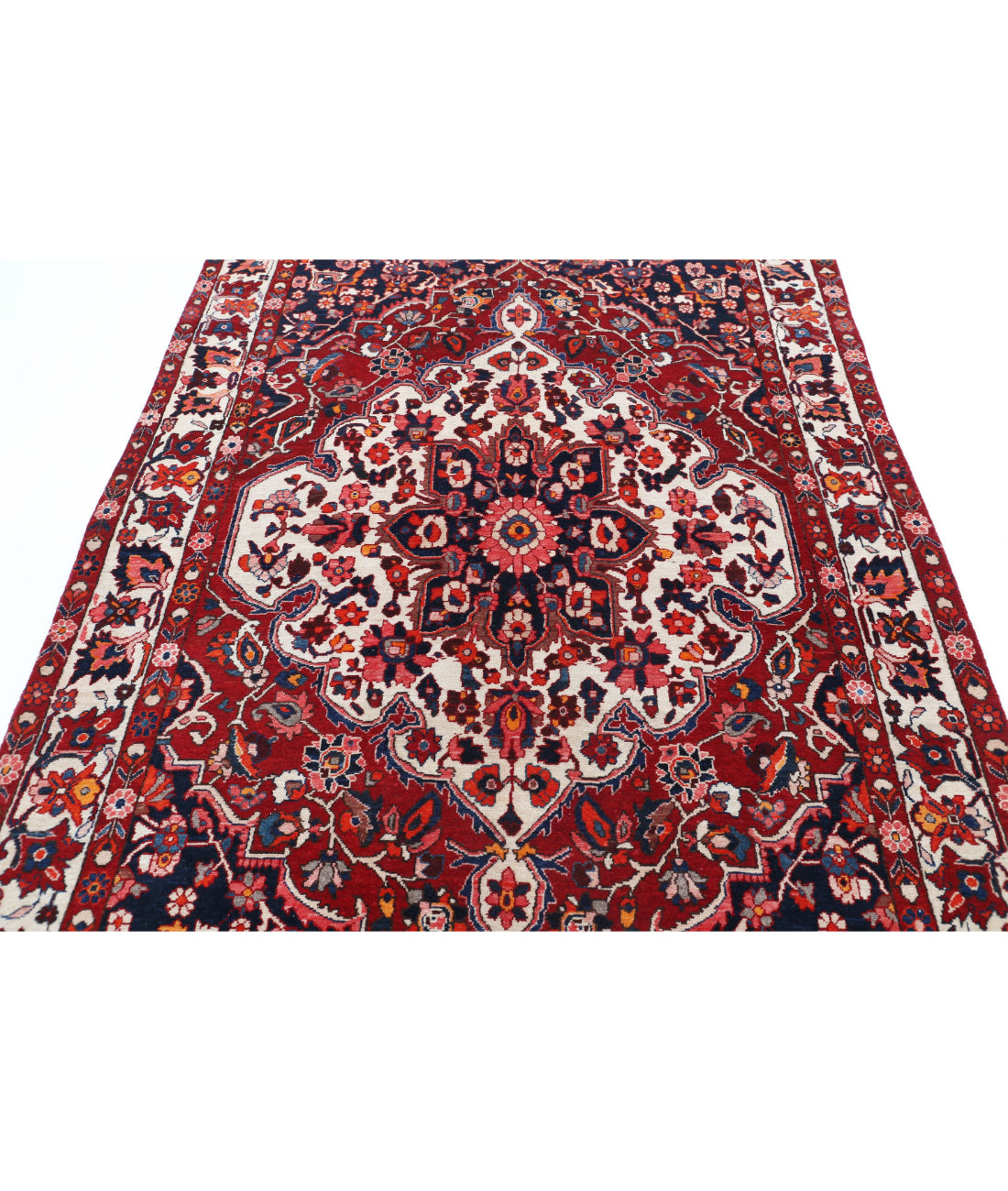 Hand Knotted Persian Bakhtiari Wool Rug - 5'3'' x 8'1'' 5'3'' x 8'1'' (158 X 243) / Red / Ivory