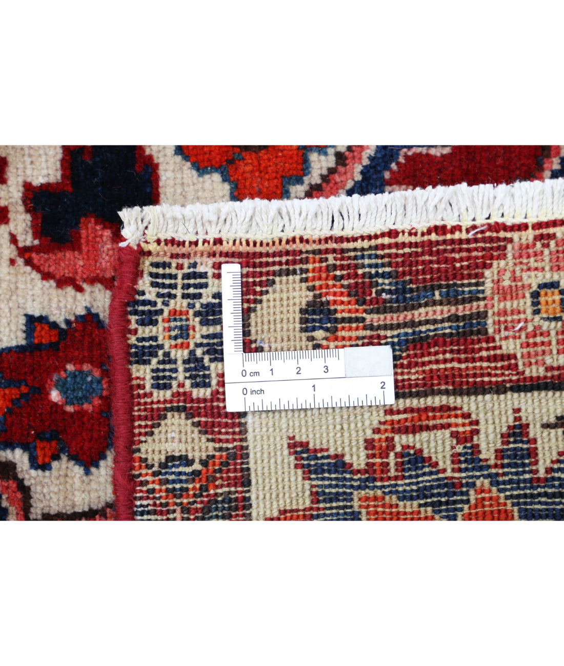 Hand Knotted Persian Bakhtiari Wool Rug - 5'3'' x 8'1'' 5'3'' x 8'1'' (158 X 243) / Red / Ivory