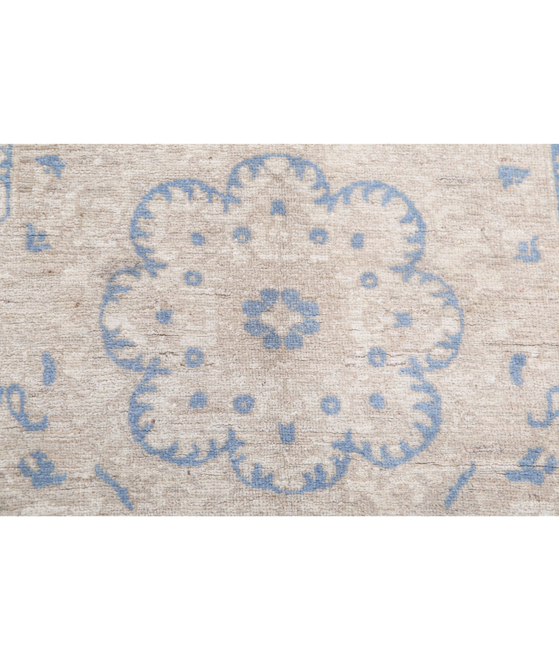 Hand Knotted Serenity Artemix Wool Rug - 4'10'' x 7'2'' 4'10'' x 7'2'' (145 X 215) / Ivory / Ivory