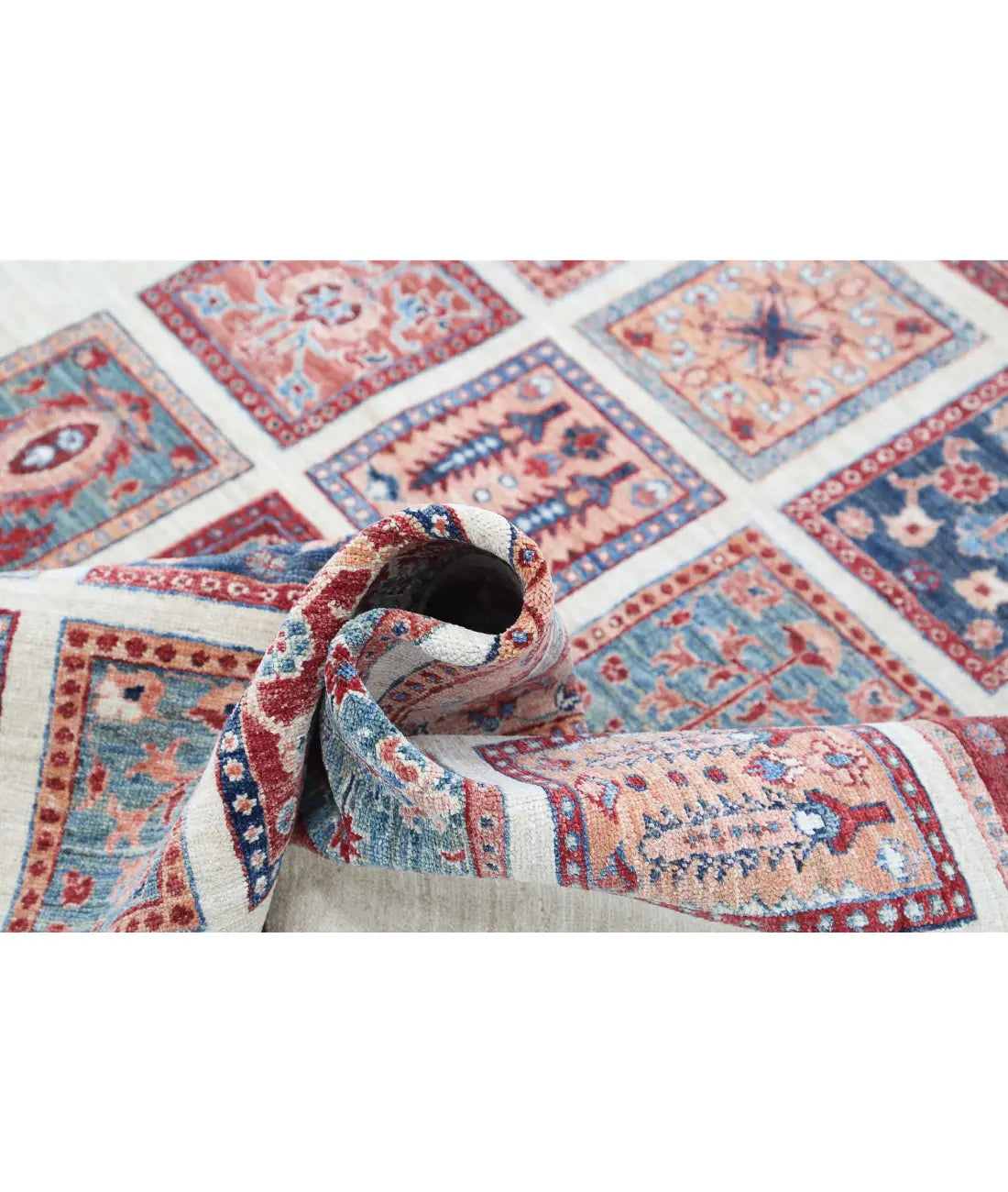 Hand Knotted Bakhtiari Wool Rug - 4'9'' x 6'9''