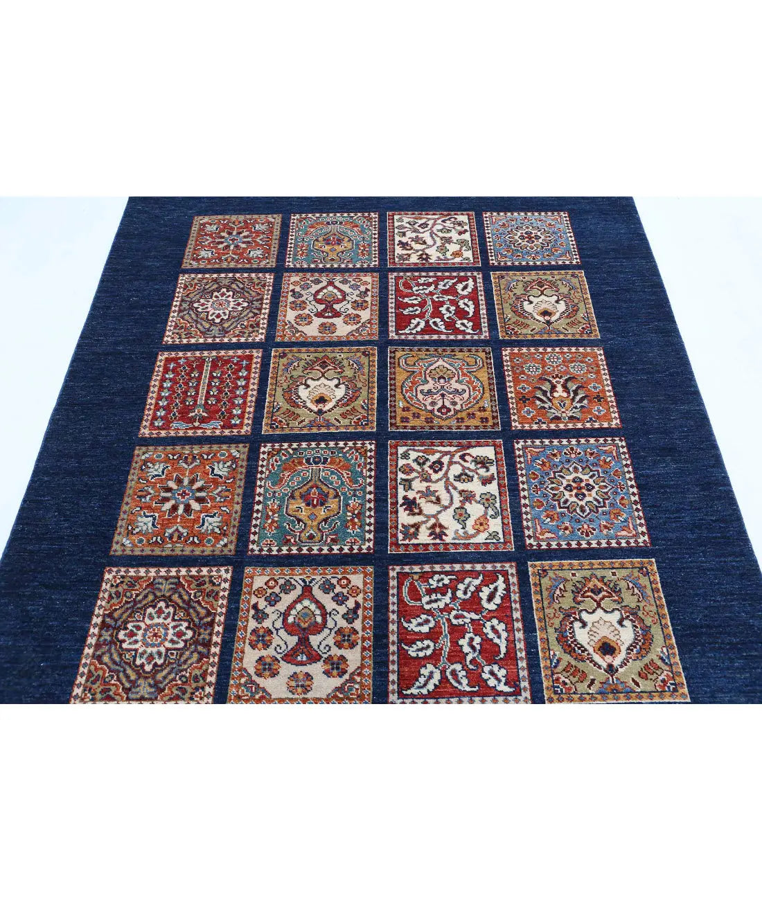 Hand Knotted Bakhtiari Wool Rug - 5'0'' x 6'0''