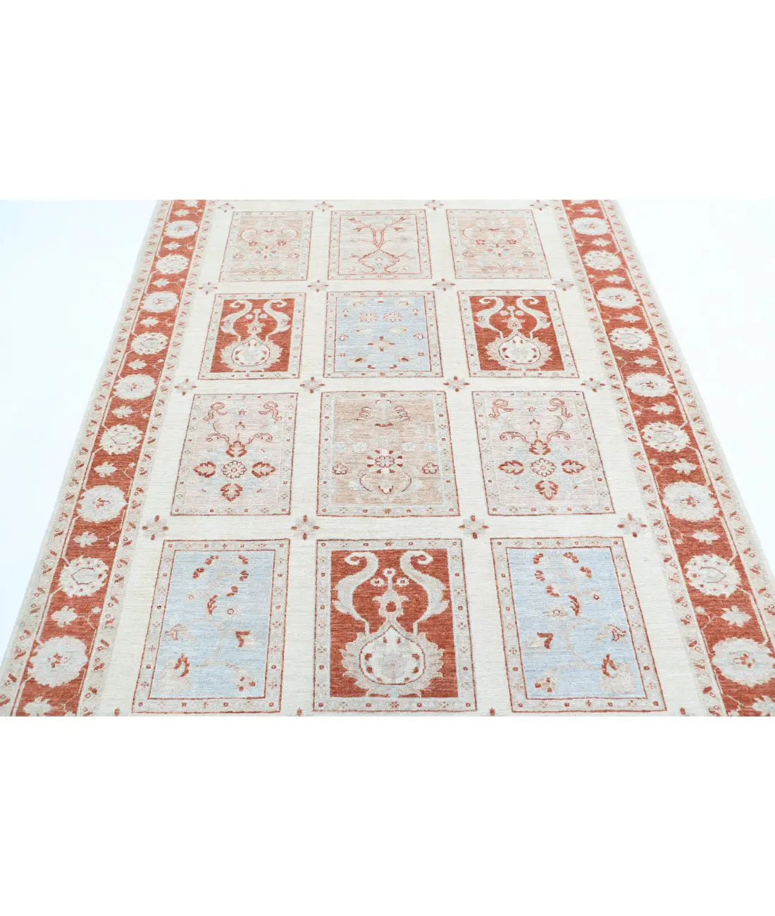 Hand Knotted Bakhtiari Wool Rug - 5'6'' x 7'2''