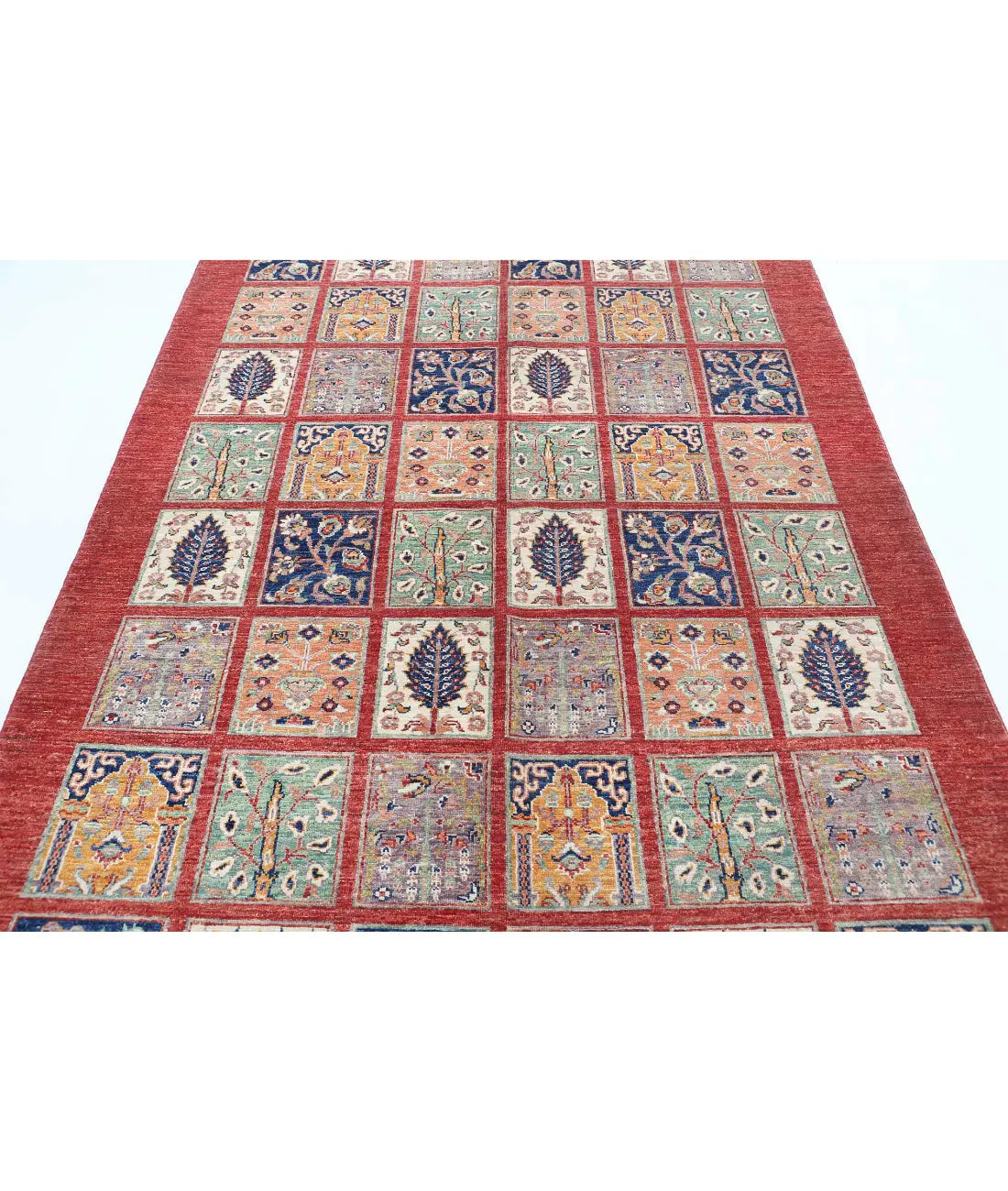 Hand Knotted Bakhtiari Wool Rug - 5'7'' x 8'2''