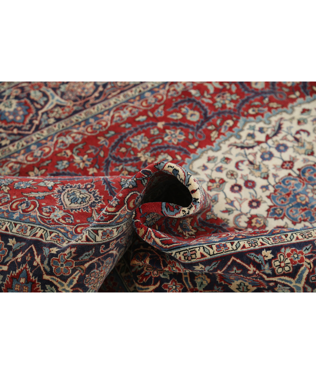 Hand Knotted Heritage Fine Persian Style Wool Rug - 4'7'' x 7'1'' 4'7'' x 7'1'' (138 X 213) / Red / Blue