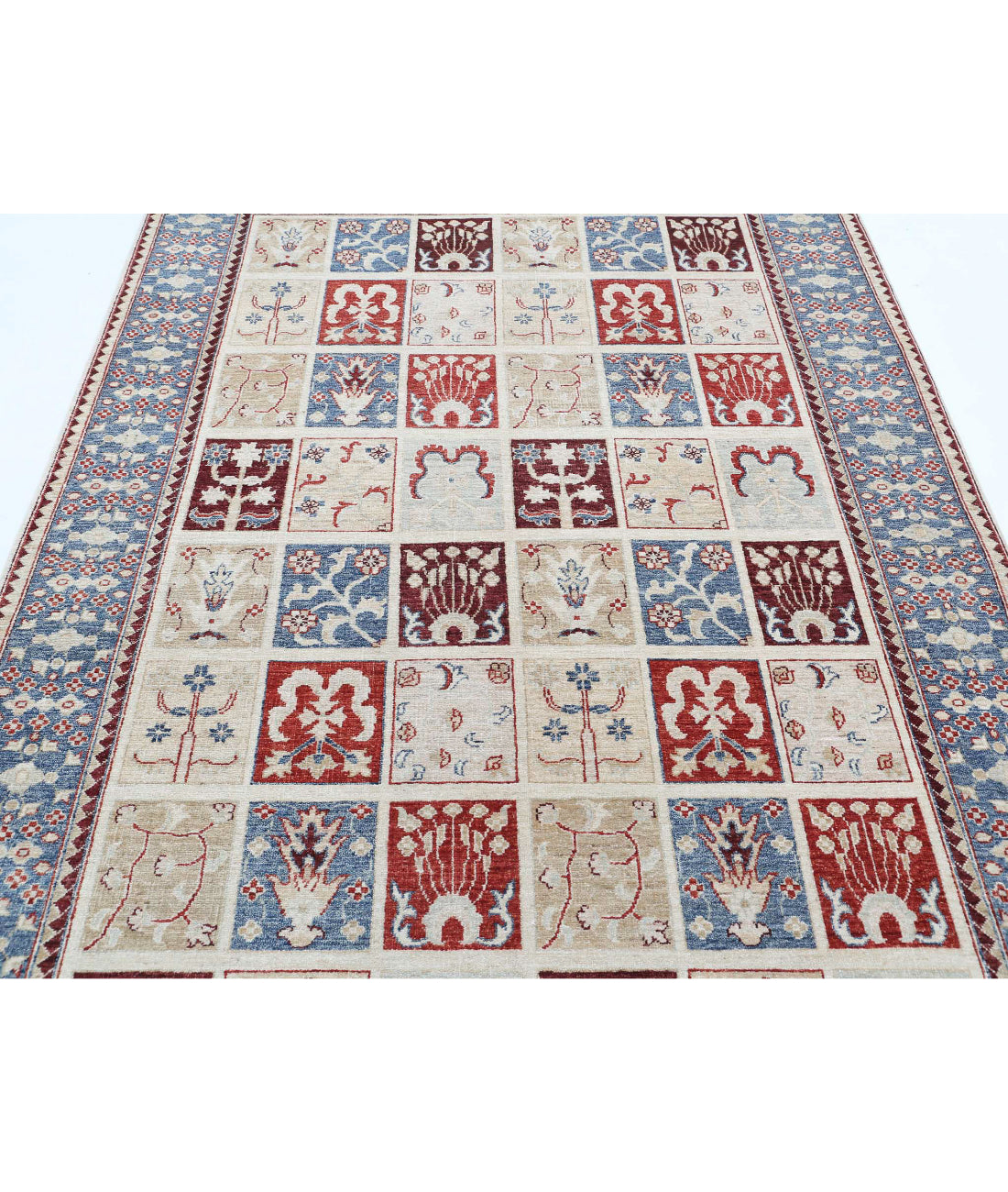 Hand Knotted Bakhtiari Wool Rug - 5'7'' x 8'1'' 5'7'' x 8'1'' (168 X 243) / Multi / Grey