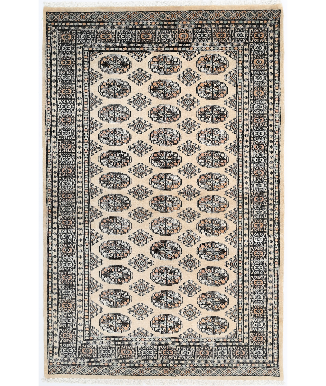 Hand Knotted Bokhara Wool Rug  - 3' 10" X 6' 1" 3' 10" X 6' 1" (117 X 185) / Ivory / Black